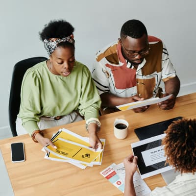women working together at the desk